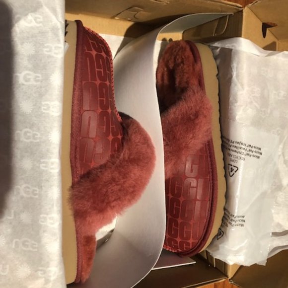 UGG Cozy II Suede Shearing Logo Slipper. Size: 7 - Picture 7 of 12